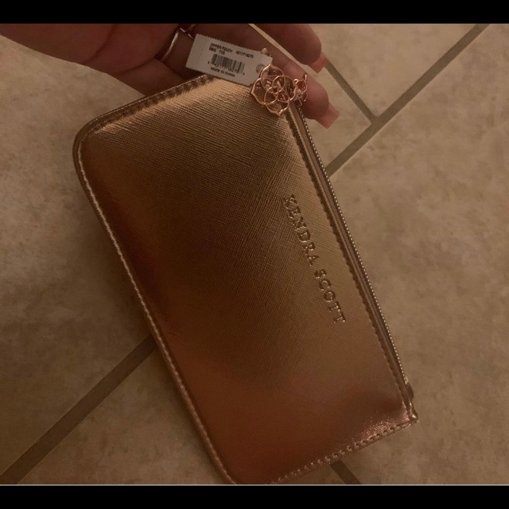 rose gold kendra scott pouch